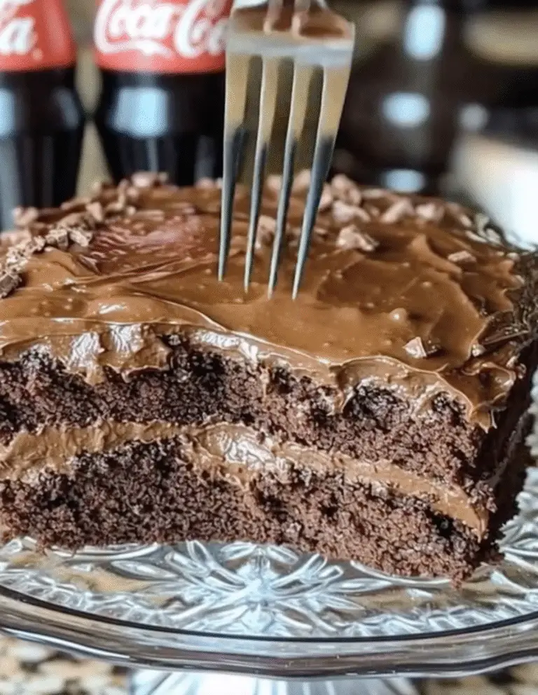 Gâteau Double Chocolat au Coca-Cola avec Couches de Caramel aux Noix de Pécan et Ganache : Une Merveille Gourmande